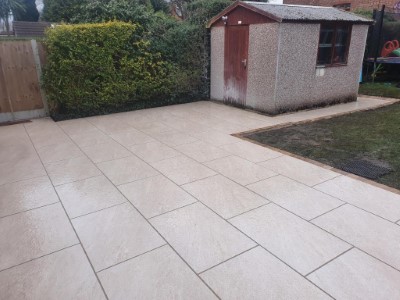 porcelain-tiled-patio-crawley (1)